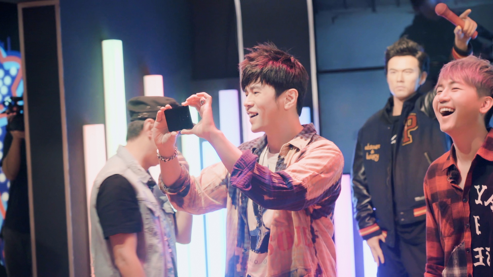 周游记首播周杰伦林俊杰双j合璧探寻最童真新加坡