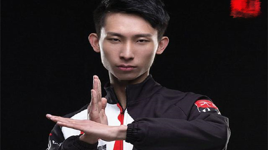 梦泪朋友曝出一张照片,梦嫂笑岔气,原来梦老师还当过群演?