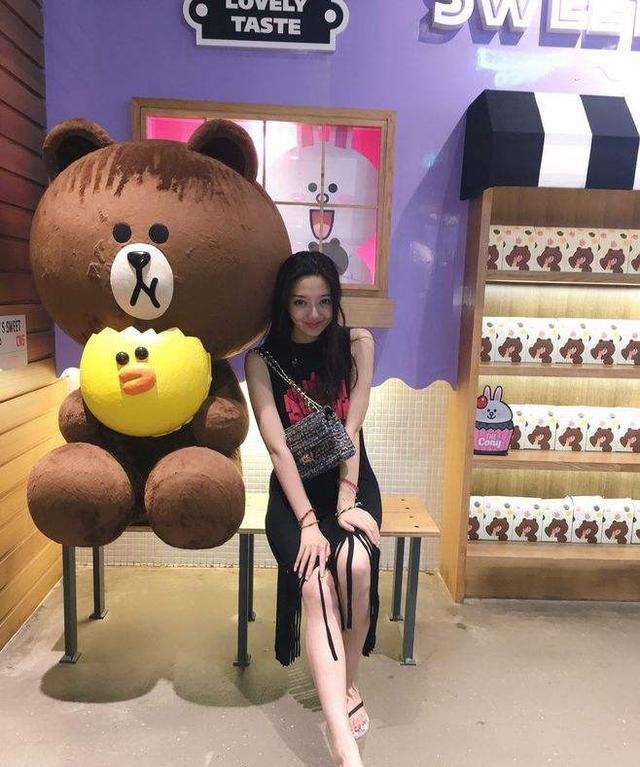 她9岁参演名剧一夜成名,24年后长成长腿美女:假小子变成美少女|张兆艺