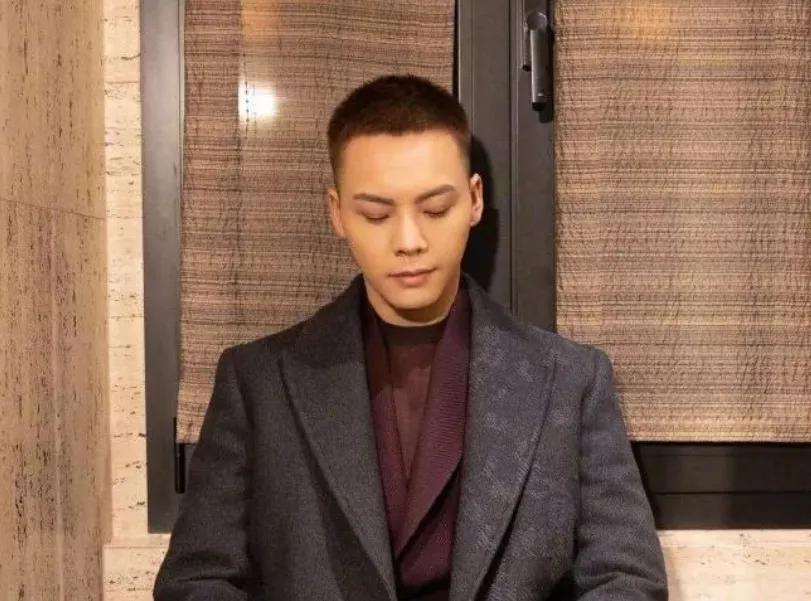 有一种"粉底脸"叫张雪迎,当看到李治廷的嘴唇时,粉底有多厚!