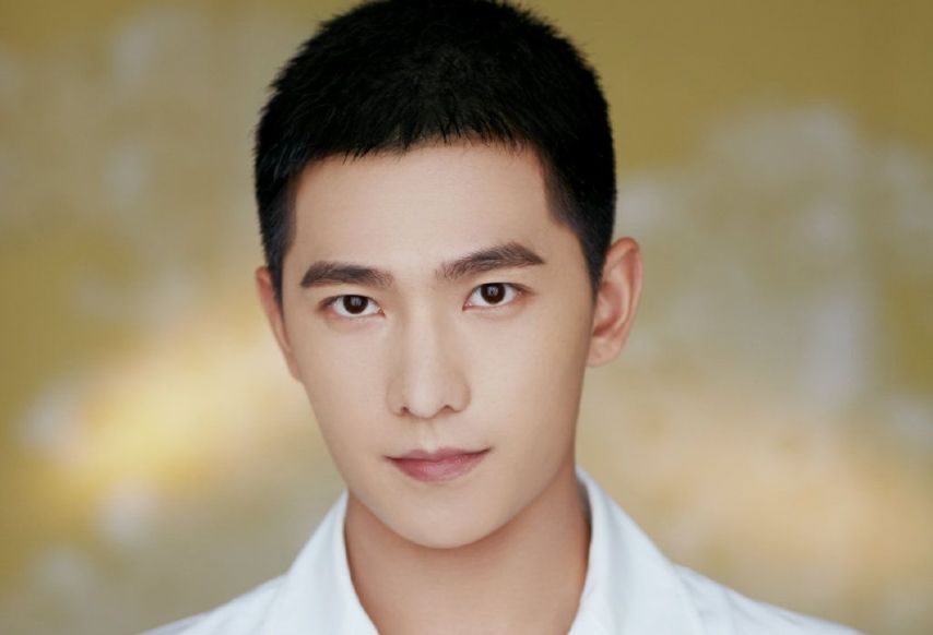 有一种"粉底脸"叫张雪迎,当看到李治廷的嘴唇时,粉底有多厚!