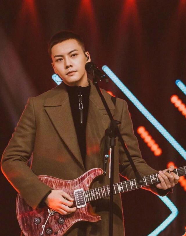 梨泰院的栗子头发型比精神小伙更容易上头当红男星已换上