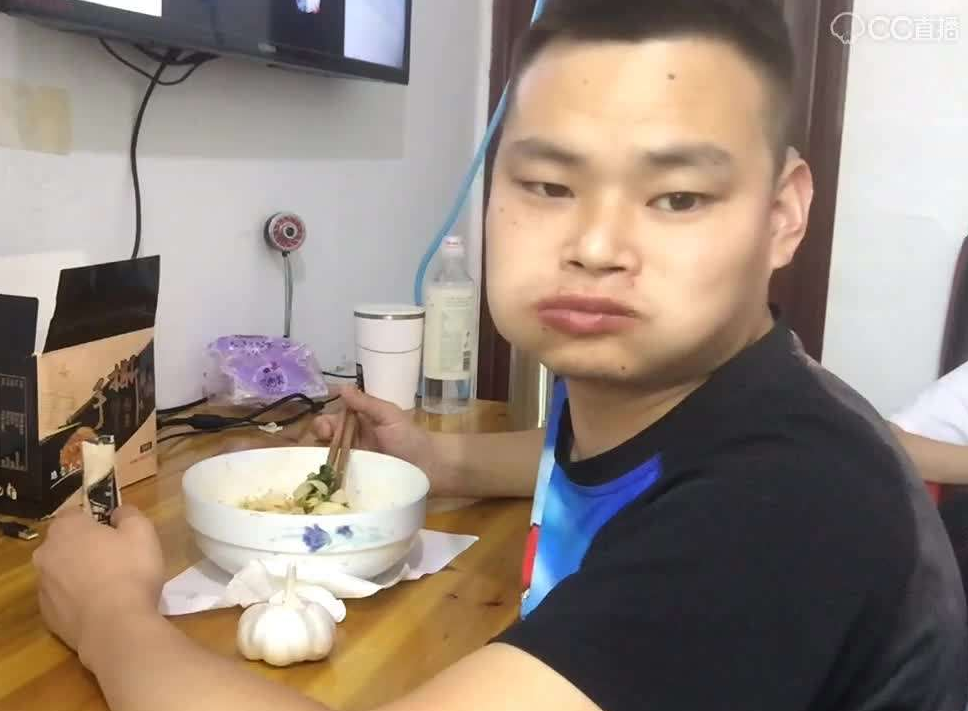 梦幻西游:毅力帝李永生晒出自己婚房,看到照片,粉丝提了个建议