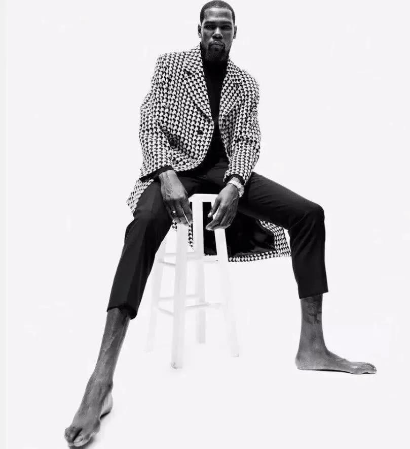 杜兰特这一双脚!终于知道他为什么一直在球场上掉鞋了!