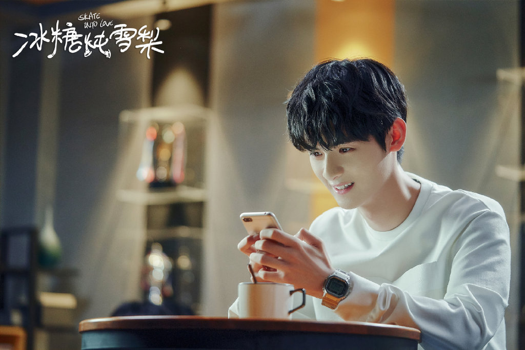 冰糖炖雪梨没钱买智能机却穿6000多元的鞋喻言富二代身份坐实