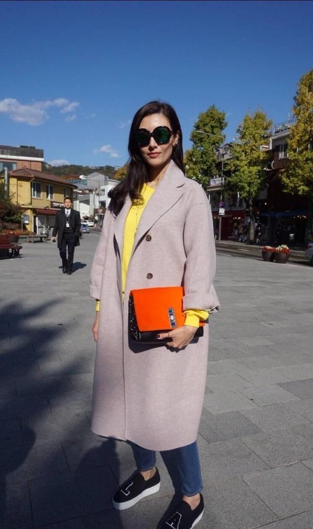 李嘉欣不愧是最美港姐穿薄纱连衣裙49岁状态好得让人羡慕