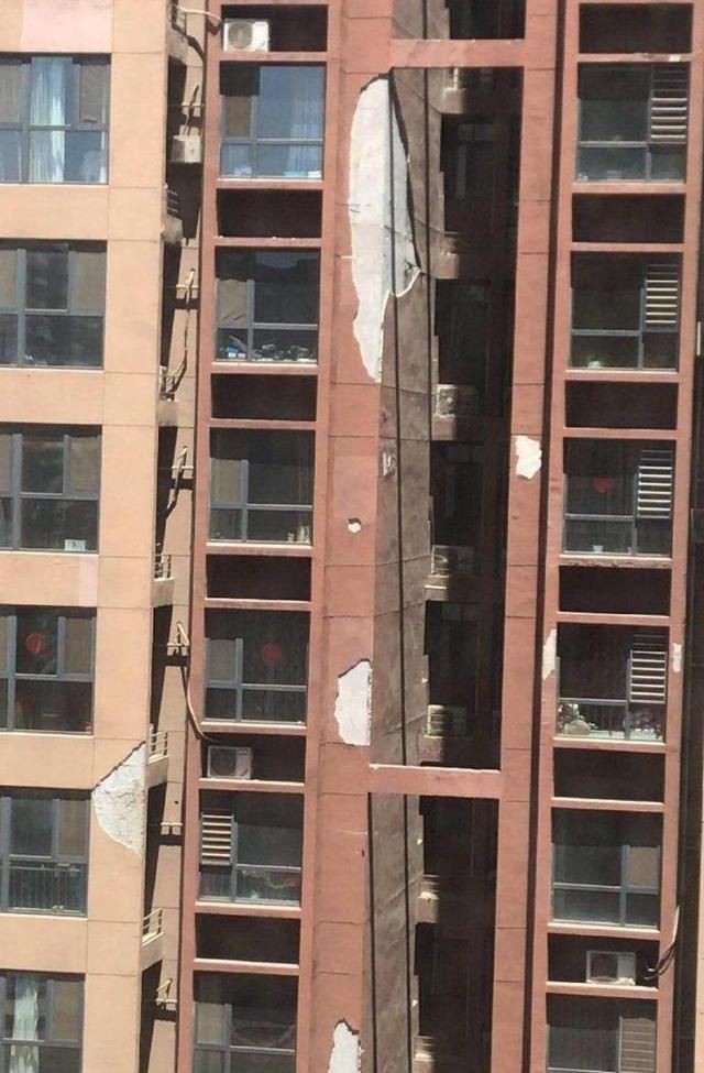 众所周知,居民楼外立面脱落是一件非常可怕,而且危险的事!