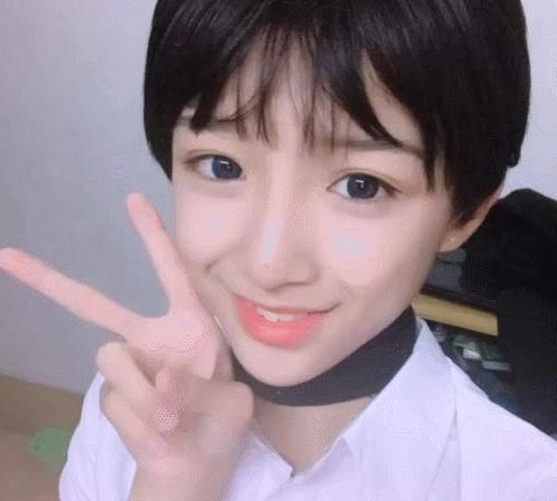 网红艾比女装这么漂亮,上学时候却没人追?看到照片后终于信了