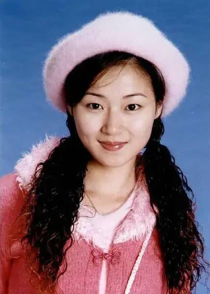被遗忘的万绮雯:历经2段刻骨铭心的爱恋后,她终嫁给了一生所爱|万绮雯|甄子丹|亚洲小姐_新浪新闻