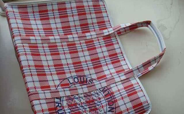 法国美女疑惑这么昂贵的东西为何中国大妈都有实在太有钱了