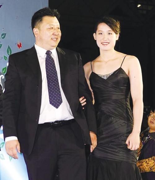 蝶泳皇后刘子歌170万奖金买路虎27岁嫁50岁丈夫