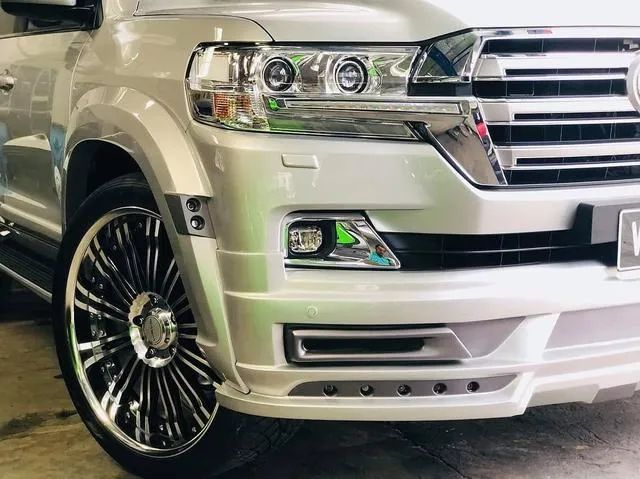 丰田陆地巡洋舰vip改装,wald套件加持,变身中东土豪座驾