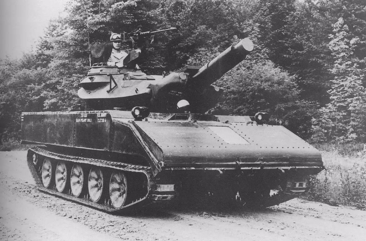 美军"大杀器":谢里登坦克喷出1万枚钢针,比"金花婆婆"厉害