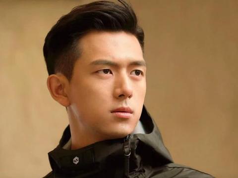 男士有这4个标志,很适合剪“背头”发型,轻熟又帅气|发型|男士|发际线_新浪新闻