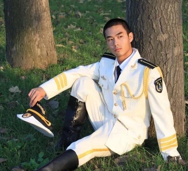 言武当兵的照片肌肉男言武到底是哪里人