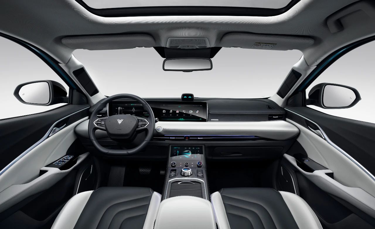 全球首款量产透明A柱车型——哪吒U正式上市