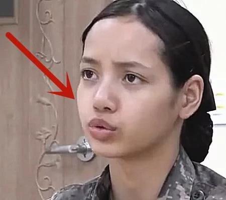 lisa参加韩国《真正男子汉》,看到纯素颜的样子,真有23岁