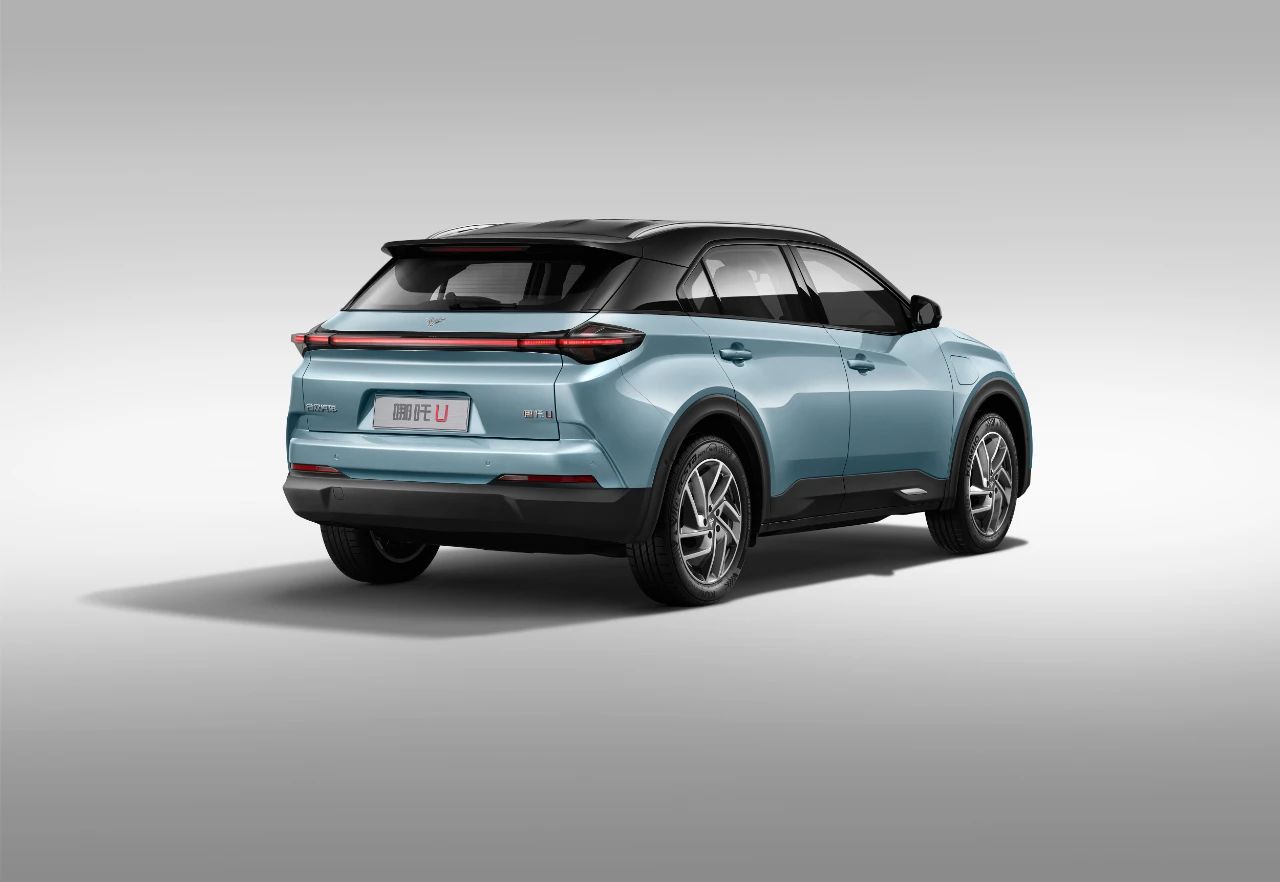 全球首款量产透明A柱车型——哪吒U正式上市