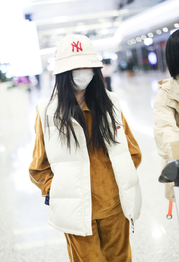 鞠婧祎真有胆量155身高挑战运动套装穿出五五分还挺好看呢