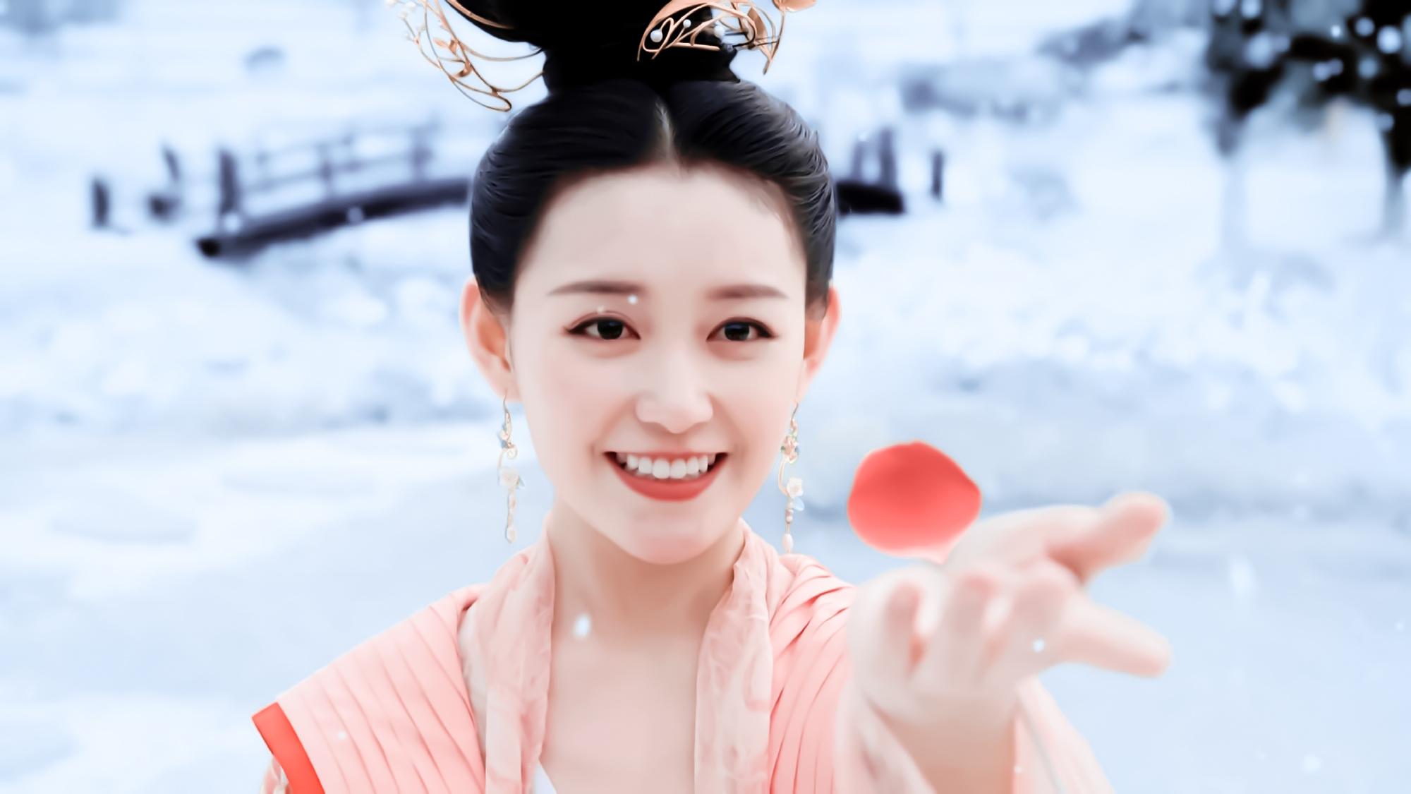 00后蒋依依长大了变化太大不敢认三千鸦杀跳舞美如画