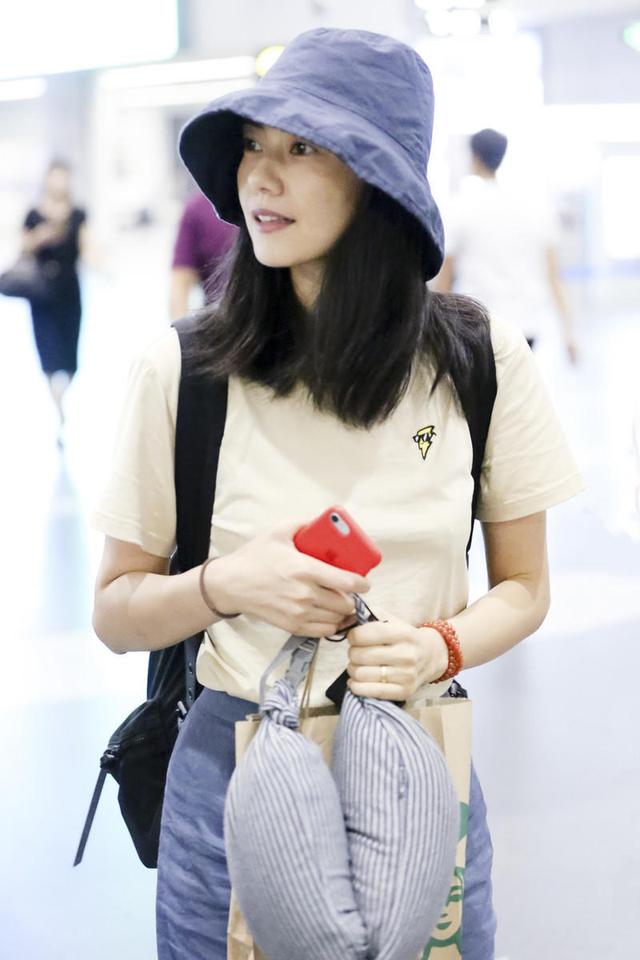 高圆圆的春季穿搭t恤搭配阔腿裤清爽干净利落女神范十足