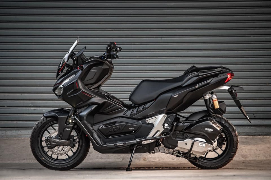 又一部漫威风格摩托 本田adv150蝙蝠侠定制版亮相-新浪汽车