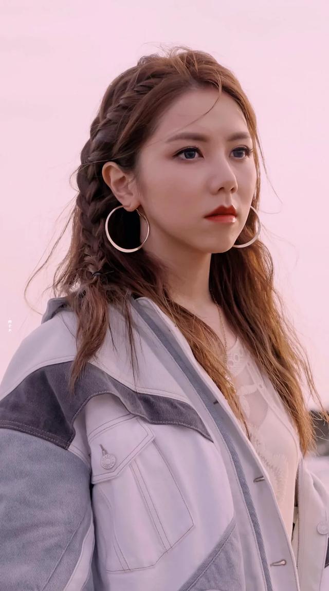 邓紫棋写真照片赏析|邓紫棋|写真_新浪新闻