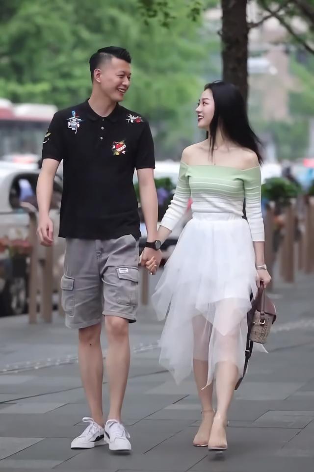 仙女裙早就弱爆了美女穿上雪糕裙男友看了喜欢得不得了