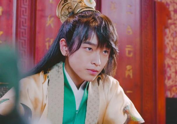 当彭昱畅穿起古装,长发飘飘撞脸baby,网友:美到不敢认