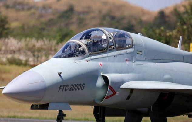 真正的"超七"战机来了,比枭龙还有竞争力,贫穷国家抢购!