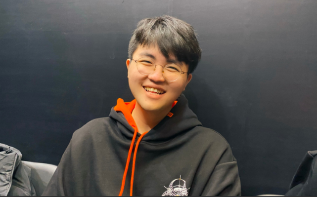 不过提到主播姿态,那就不得不提近日他和虎牙浪子彦lol排位.