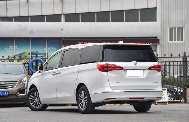 30万级别mpv的标杆,富人家庭的保姆车,坐在车里那叫一个享受