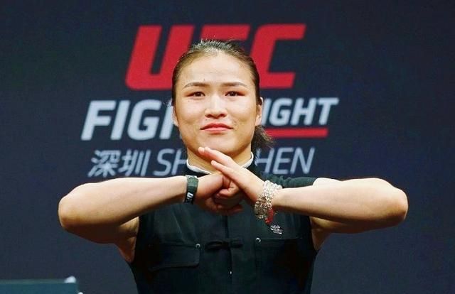 张伟丽如何评价李小龙?她用2句话表明态度!