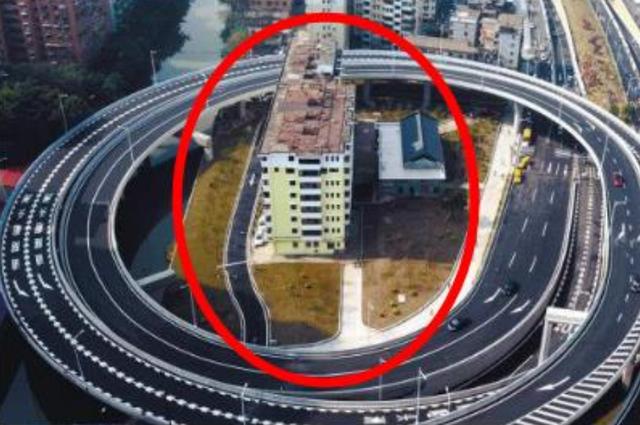 坚守5年不拆成地标,如今早已搬走悔不当初|钉子户|拆迁|立交桥_新浪