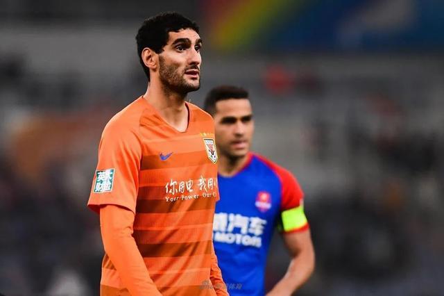 费莱尼面带微笑竖大拇指:现在一切都好