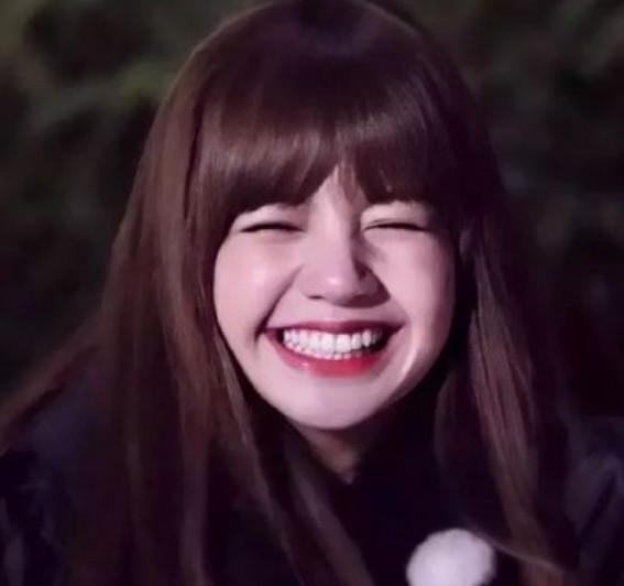 lisa出道前照片曝光,嘴唇周围"毛发旺"!