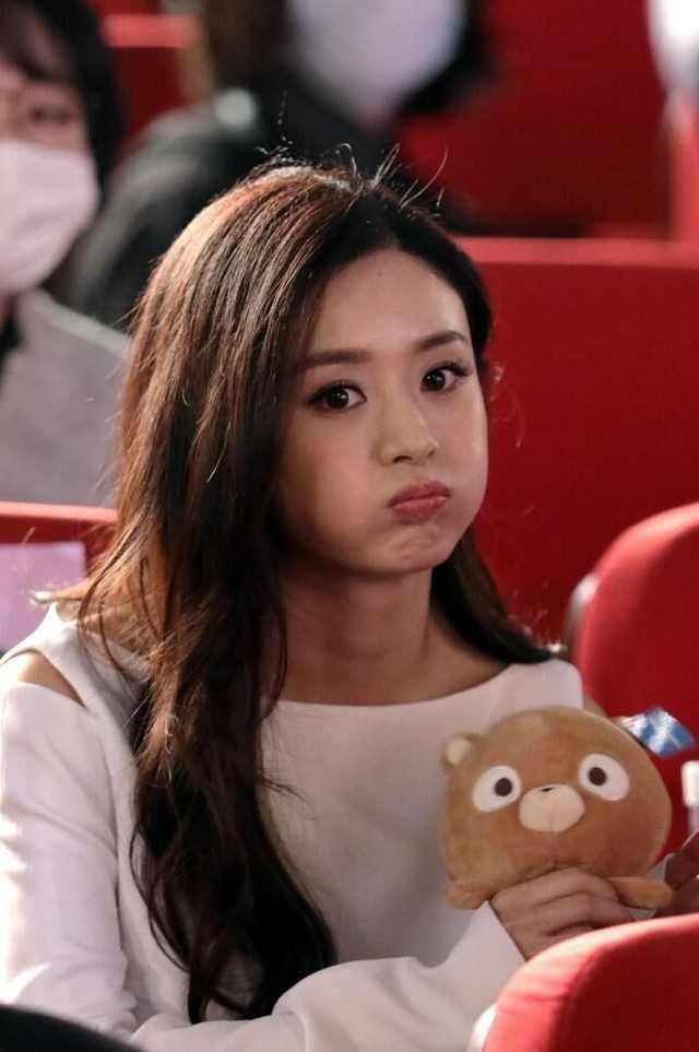 范冰冰 范冰冰的保养功力一直十分优异,肤白貌美性感甩发,嘟嘴卖萌