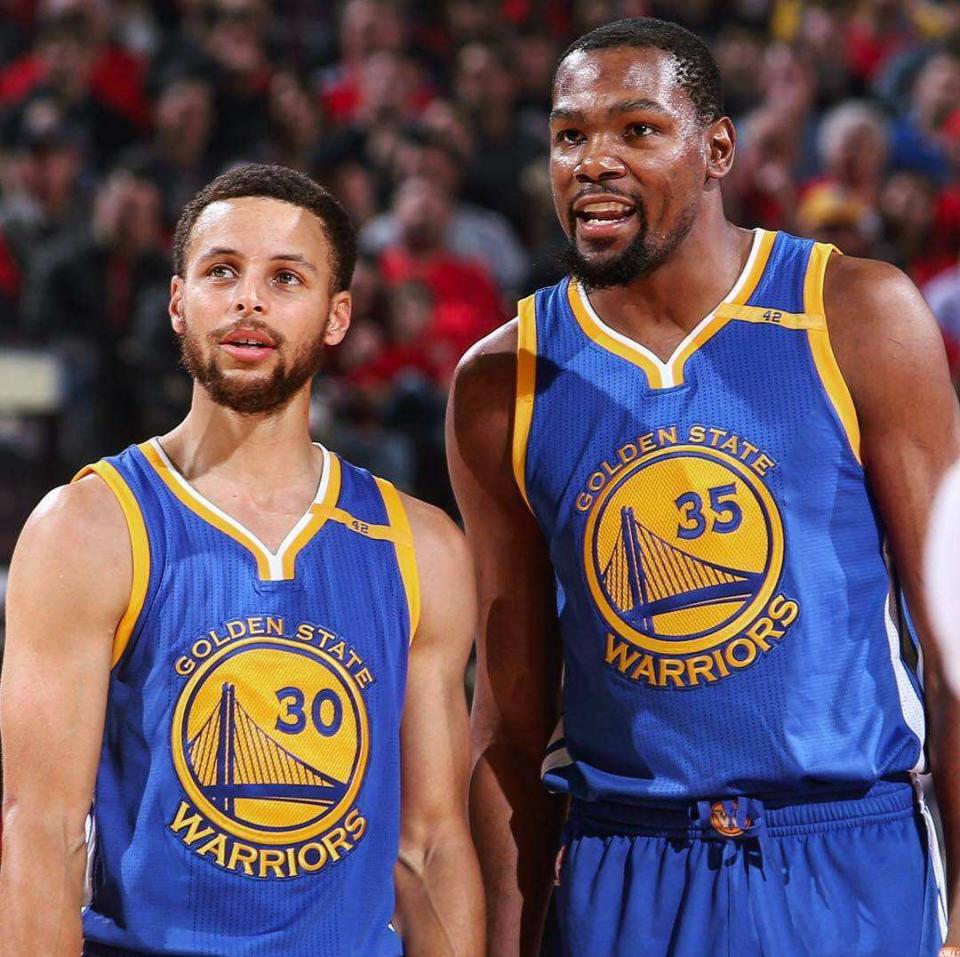 杜兰特和库里最高数据pk:得分失误持平,库里3项数据压杜兰特!