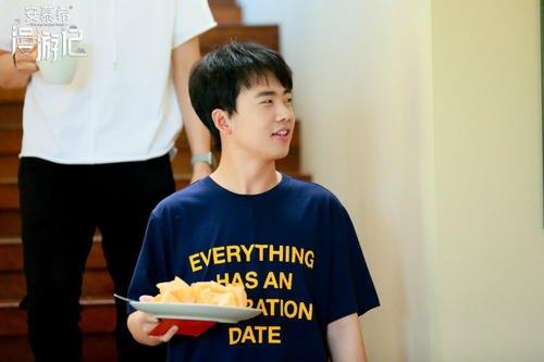 2020奔跑吧体重排名_郑恺公开体重,自侃“现在撕名牌肯定猛”,网友期待