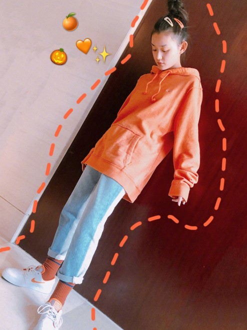 有种长大叫旋风少女的金敏珠操场穿裙不搭白丝真要迷死人