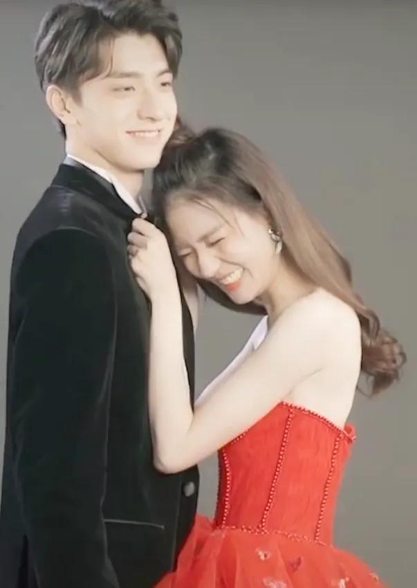 徐璐林一拍合照,当两人对视那一刻,看的我太想恋爱了