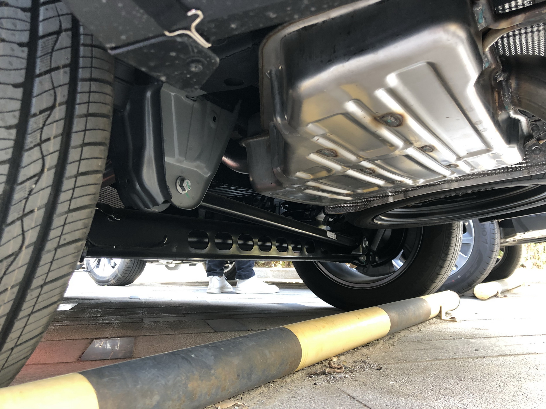 吉利豪越细节提前看：七座SUV还是MPV？| 新车