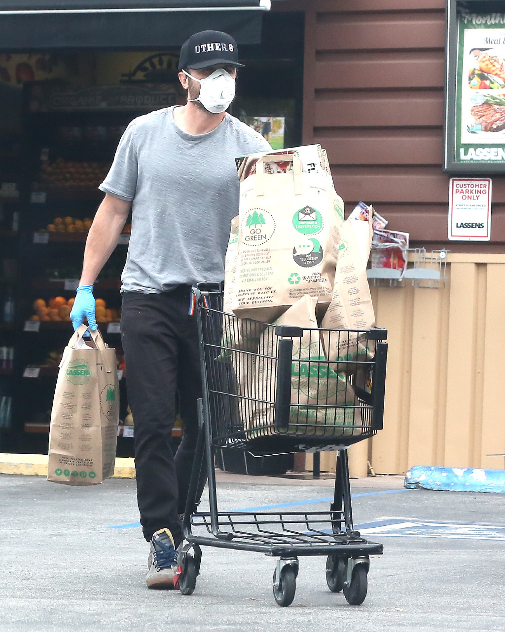 卡西·阿弗莱克超市购物！口罩、手套装备齐全，好莱坞防护第一人