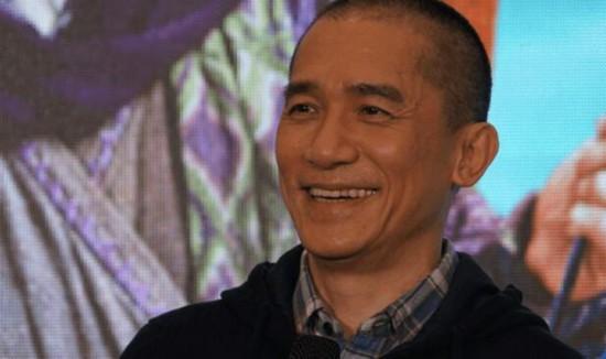 梁朝伟是万千少女的男神,一双忧郁的眼神堪称必杀技,张曼玉和刘嘉玲都