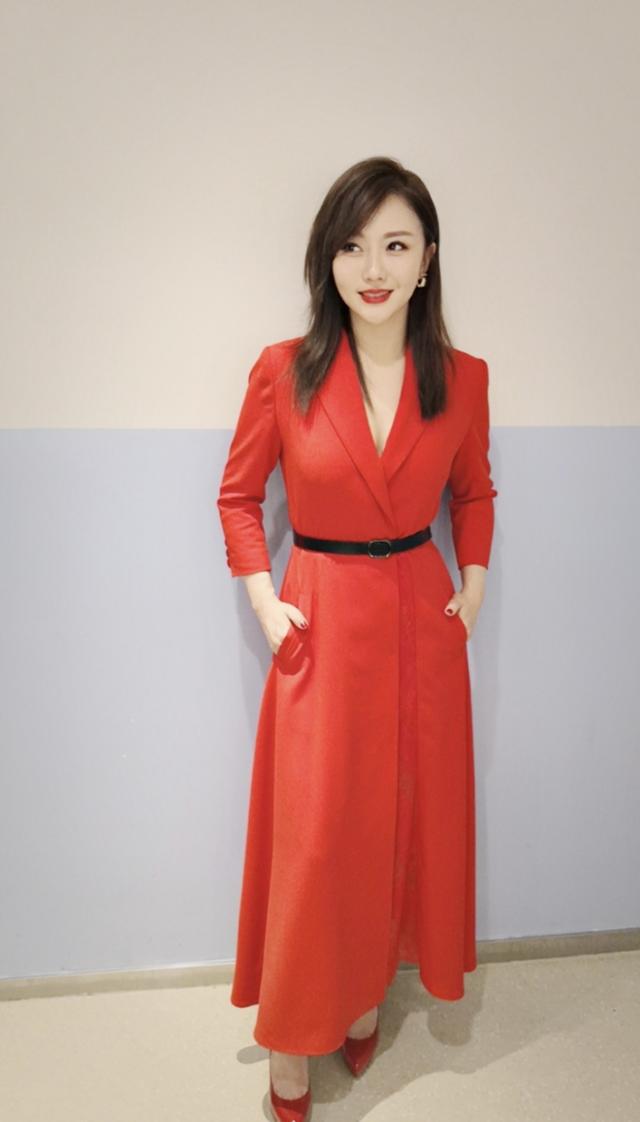 潘长江带女儿录视频潘阳一身运动造型挑战直男视角太自信