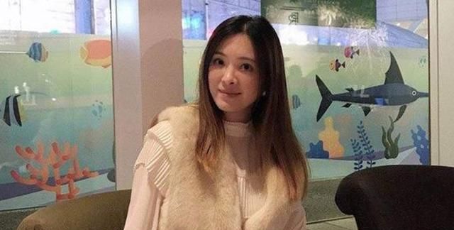 在今年2月7日,因主动脉瓣膜狭窄问题入院,但是在手术过程中,艺人刘真