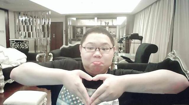 花五百万挖他,理都不理