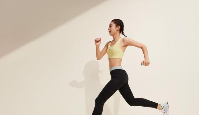 17岁赵今麦发育有点猛穿健身服跳起来那刻过山车式身材