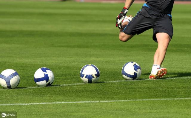 有哪些常见的足球运球方式