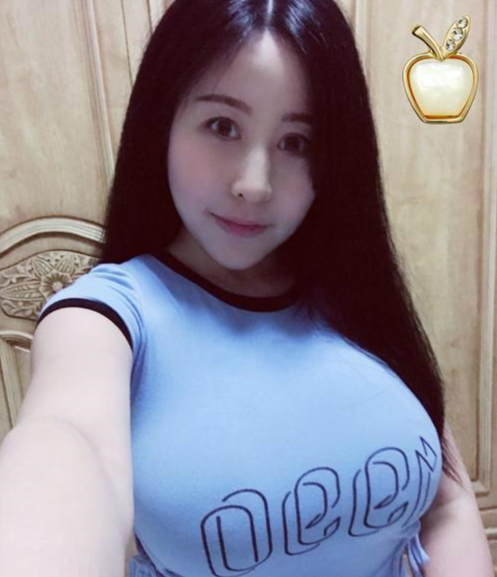 最美台球女郎之争,吕萌希子上围豪迈,王钟瑶气质非凡